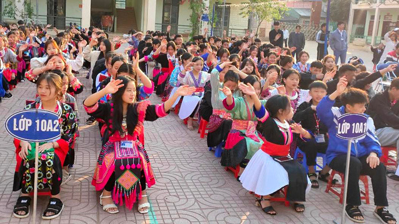 Học sinh trường Trường phổ thông dân tộc nội trú trung học phổ thông huyện Tủa Chùa trong giờ sinh hoạt dưới cờ.