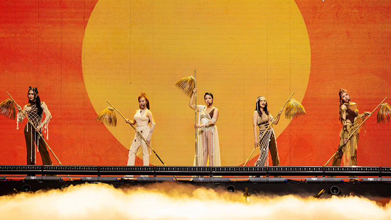 Một tiết mục trong chương trình “Chị đẹp đạp gió rẽ sóng”. (Ảnh: Fanpage chương trình)