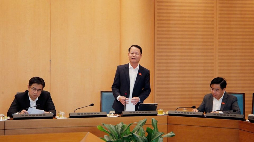 Đại biểu Phùng Tân Nhị (tổ huyện Ba Vì) nêu thực trạng đẩy giá đất đấu giá cao rồi bỏ cọc. 