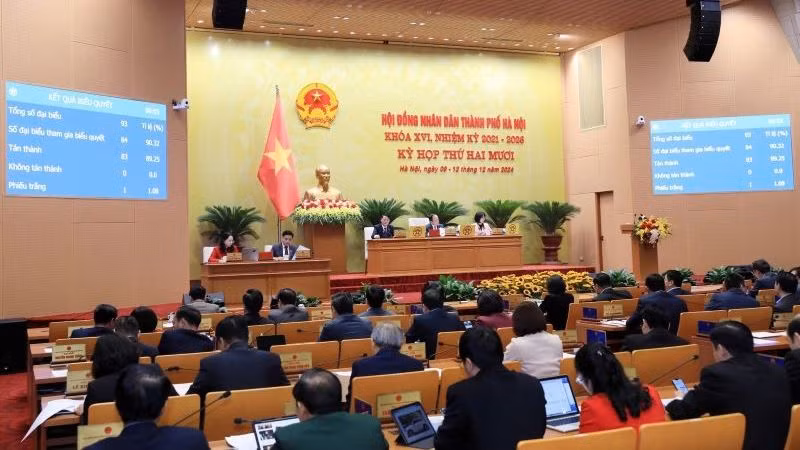 Hà Nội đề xuất ban hành các loại phí và lệ phí đối với phương tiện giao thông có phát thải lưu thông trong vùng phát thải thấp.