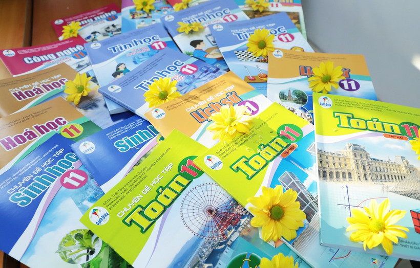 Sách giáo khoa lớp 11 bộ Cánh Diều .