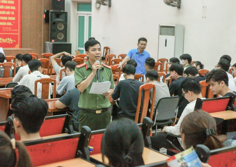 Hoạt động tư vấn tuyển sinh (Ảnh: Học viện An ninh nhân dân)