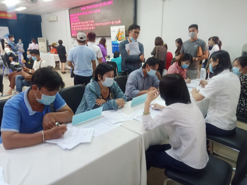 Trung tâm Dịch vụ việc làm Thành phố tuyển dụng lao động.