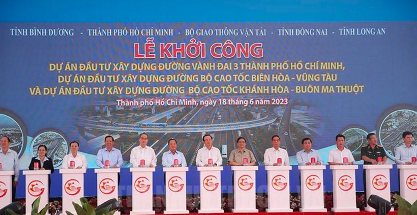 Thủ tướng Chính phủ dự Lễ phát lệnh khởi công dự án vành đai 3 Thành phố Hồ Chí Minh tháng 6/2023.