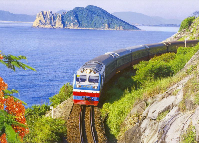 Tàu Thống Nhất bắc-nam.