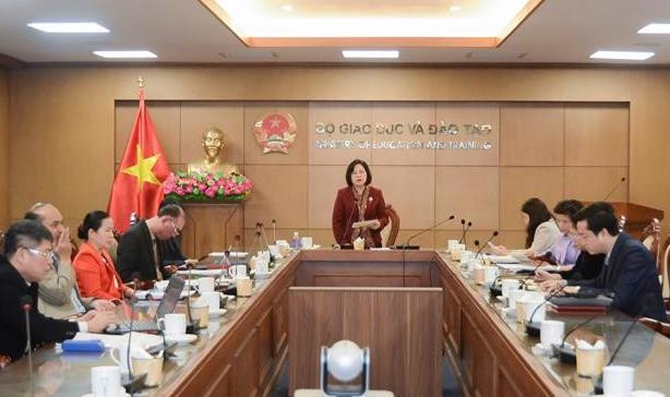 Thứ trưởng Bộ Giáo dục và Đào tạo Ngô Thị Minh chủ trì hội nghị tại điểm cầu Bộ Giáo dục và Đào tạo. 