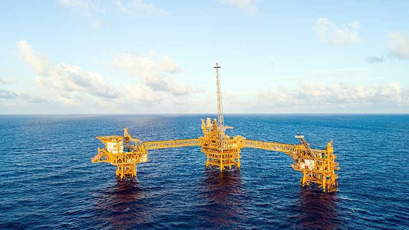 Cụm giàn khoan Sư Tử Trắng.