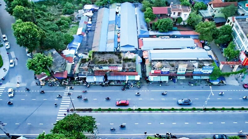 Chợ Gia Sàng cũ nóng bức, ẩm thấp, mất an toàn.