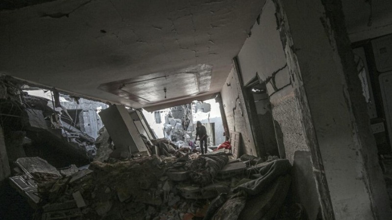 Một ngôi nhà bị phá hủy sau cuộc không kích của Israel tại thành phố Gaza vào ngày 26/4/2025. (Ảnh: XINHUA)