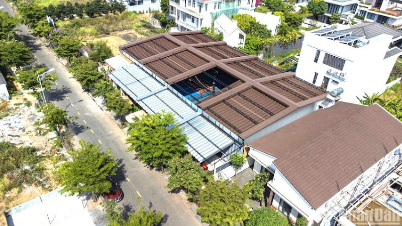 Sân thể thao pickleball trên đường Giáng Hương 3 tại Khu đô thị Euro Village 2 (phường Hòa Xuân, quận Cẩm Lệ, thành phố Đà Nẵng) nhìn từ trên cao. (Ảnh: ĐÌNH TĂNG)