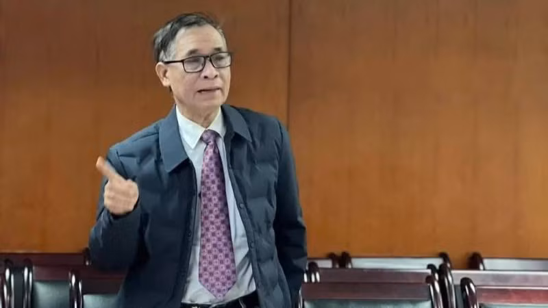 Phó Giáo sư, Tiến sĩ Phạm Văn Tình là chuyên gia hàng đầu trong lĩnh vực Ngôn ngữ học.