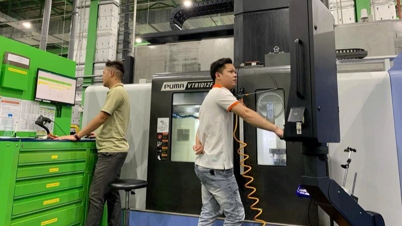 Hoạt động sản xuất của doanh nghiệp tại Khu công nghệ cao Hòa Lạc. (Ảnh: HÀ LINH)