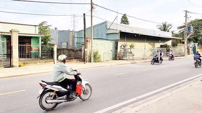 Các khu vực đất mặt đường Nguyễn Duy Trinh (phường Trường Thạnh, thành phố Thủ Đức) bị thu hồi để thực hiện dự án đường vành đai 3.