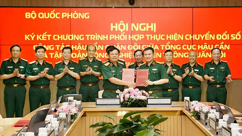 Ký kết chương trình phối hợp thực hiện chuyển đổi số giữa Tổng cục Hậu cần và Tập đoàn Viettel, tháng 5/2023.