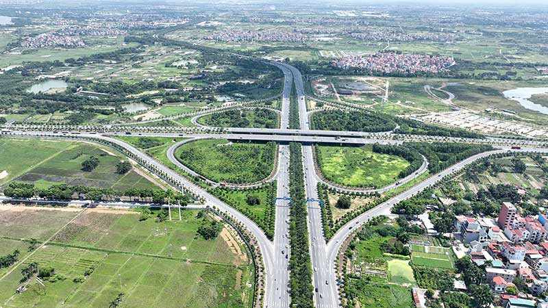 Đại lộ Võ Nguyên Giáp kết nối Cảng hàng không quốc tế Nội Bài với trung tâm Thủ đô, đi qua hai huyện Đông Anh và Sóc Sơn (Hà Nội). (Ảnh NGỌC THÀNH)