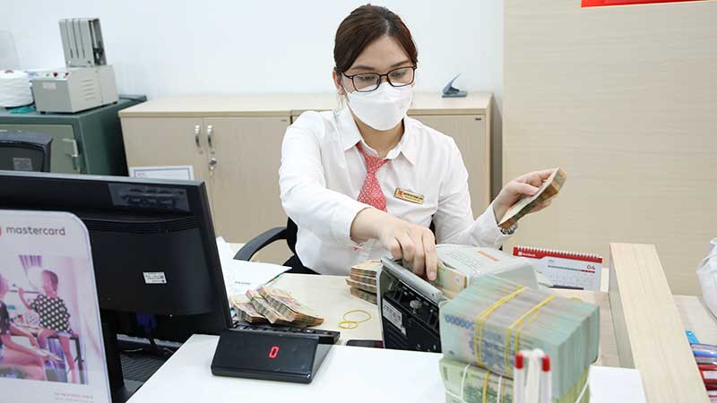 Giao dịch tại Ngân hàng SeAbank.