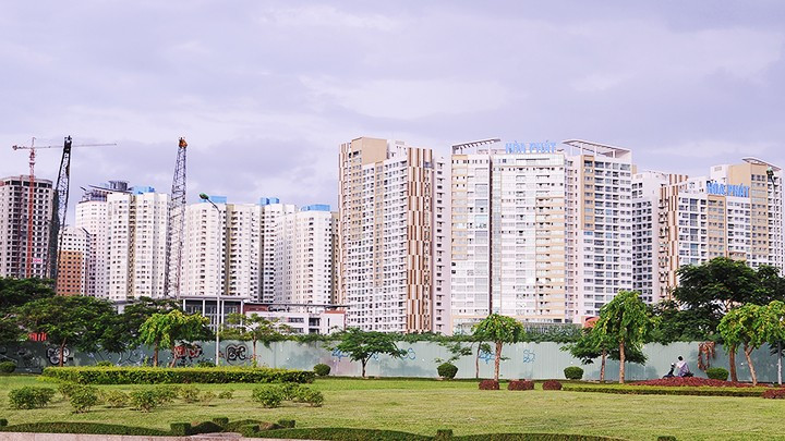 Thị trường bất động sản giảm sút khiến các doanh nghiệp phát hành trái phiếu gặp nhiều khó khăn. (Ảnh: NAM ANH) 