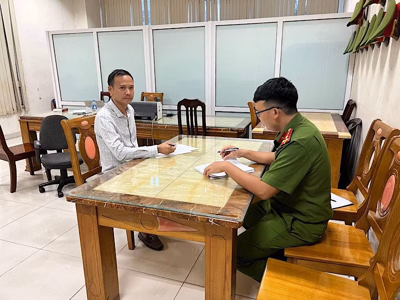 Đối tượng Nguyễn Xuân Thịnh tại cơ quan công an.