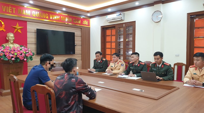 Các đối tượng tại cơ quan công an. 