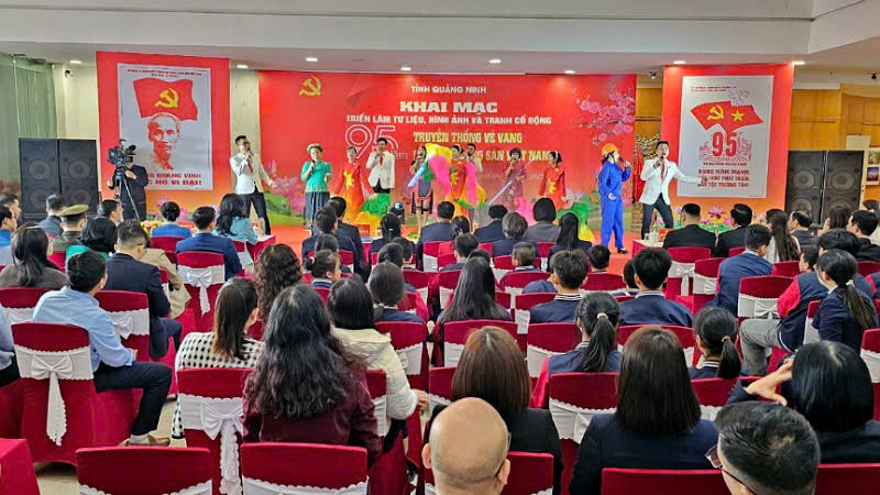 Chương trình nghệ thuật đặc sắc tại Triển lãm về Đảng Cộng sản Việt Nam.