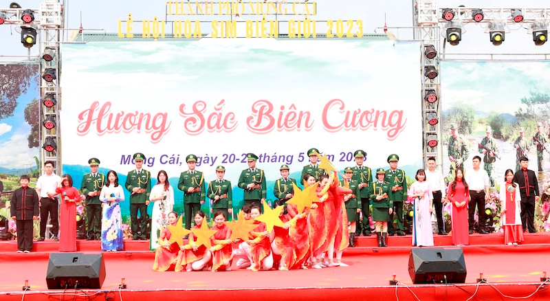 Chương trình nghệ thuật tại Lễ hội hoa sim biên giới năm 2023 được tổ chức ở xã Hải Sơn, Móng Cái.