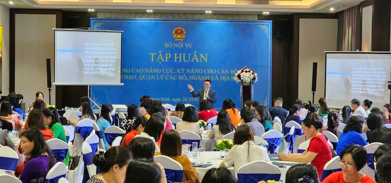 Lớp tập huấn nâng cao năng lực, kỹ năng cho cán bộ nữ lãnh đạo, quản lý các bộ, ngành, địa phương.