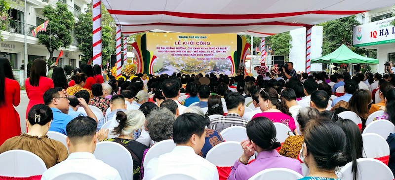 Quang cảnh lễ khởi công.