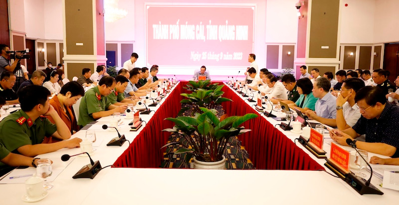 Quang cảnh buổi làm việc của Phó Thủ tướng Trần Lưu Quang với tỉnh Quảng Ninh.