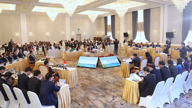 Quang cảnh Hội nghị lần thứ 16 Ủy ban Công tác liên hợp giữa 4 tỉnh (Việt Nam) và Khu tự trị dân tộc Choang Quảng Tây (Trung Quốc).