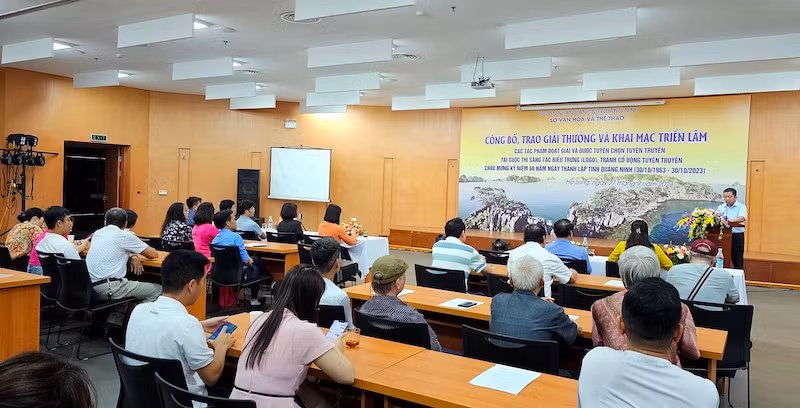 Quang cảnh lễ trao giải Cuộc thi sáng tác biểu trưng (logo), tranh cổ động tuyên truyền chào mừng 60 năm Ngày thành lập tỉnh Quảng Ninh.