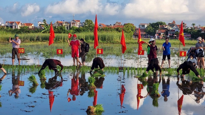 Lễ hội xuống đồng, phường Phong Cốc, thị xã Quảng Yên.