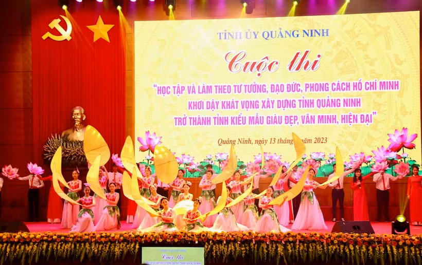 Chương trình nghệ thuật chào mừng khai mạc cuộc thi.