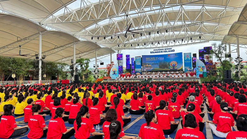 Ngày Quốc tế Yoga lần thứ 10 được tổ chức tại huyện Vân Đồn, tỉnh Quảng Ninh.