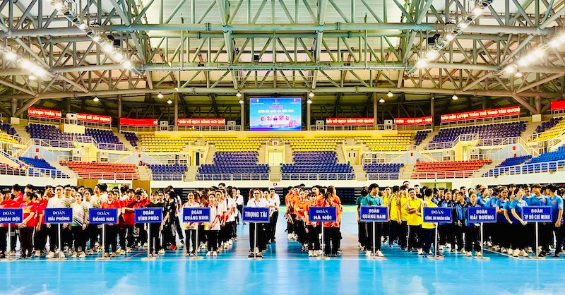 Các đoàn và vận động viên tham dự Lễ khai mạc.