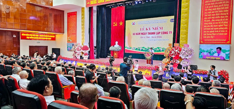 Quang cảnh lễ kỷ niệm 60 năm thành lập Công ty cổ phần Than Vàng Danh-Vinacomin.