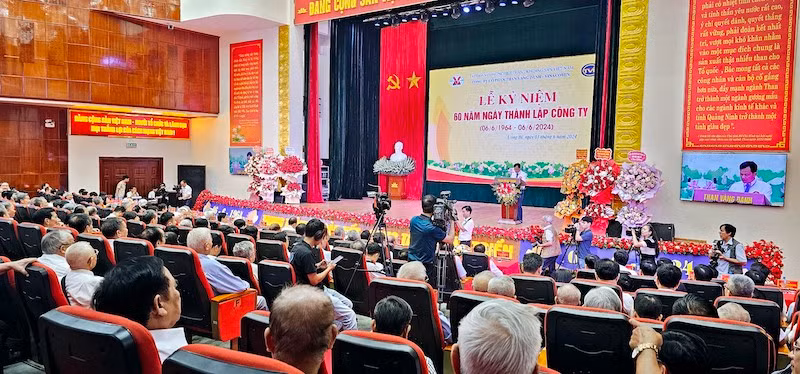 Quang cảnh lễ kỷ niệm 60 năm thành lập Công ty cổ phần Than Vàng Danh-Vinacomin.