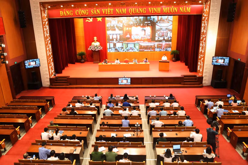 Quang cảnh buổi tiếp xúc cử tri tại Quảng Ninh.