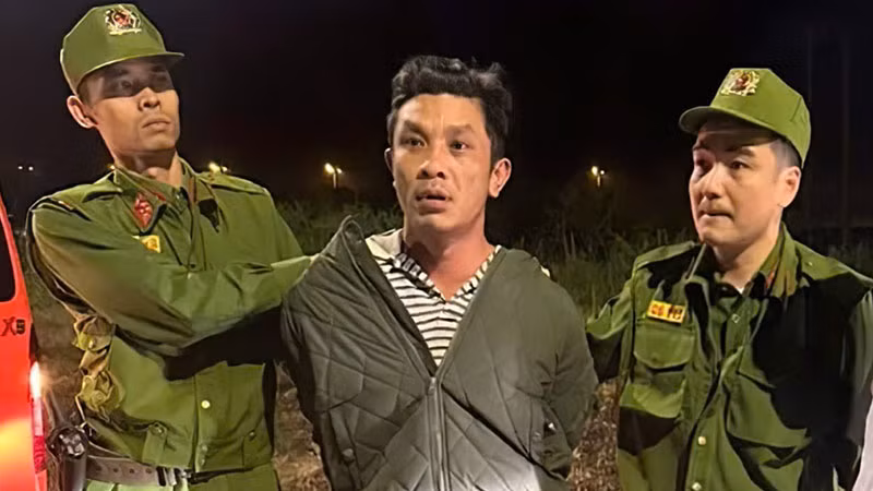 Đối tượng Lý Minh Khoa bị Công an bắt giữ khi đang lái ô-tô lấy trộm và chạy trốn.