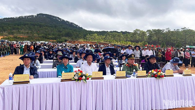 Quang cảnh lễ phát động trồng cây nhân dịp kỷ niệm 135 năm Ngày sinh Chủ tịch Hồ Chí Minh.