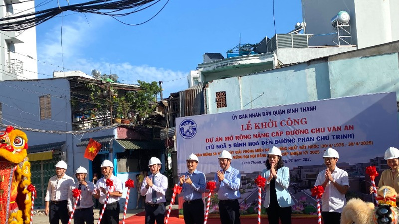 Khởi công Công trình mở rộng nâng cấp đường Chu Văn An, Phường 12, quận Bình Thạnh (ảnh: QUÝ HIỀN)