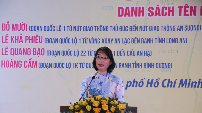 Lãnh đạo Ủy ban nhân dân Thành phố Hồ Chí Minh công bố Nghị quyết về việc đặt tên đường đối với Quốc lộ 1, Quốc lộ 1K, Quốc lộ 22, Quốc lộ 50. (Ảnh: QUÝ HIỀN)
