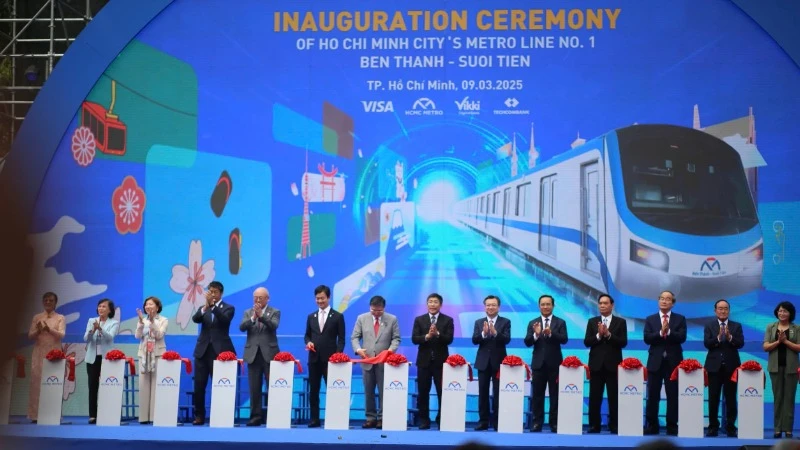 Nghi thức khánh thành tuyến metro số 1 (Bến Thành-Suối Tiên) sáng 9/3 (Ảnh: QUÝ HIỀN)