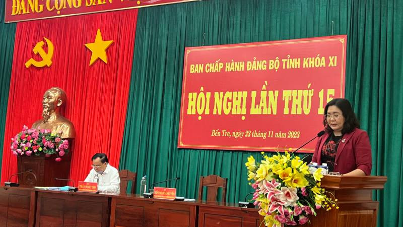 Phó Bí thư Thường trực Tỉnh ủy Hồ Thị Hoàng Yến phát biểu tại hội nghị.