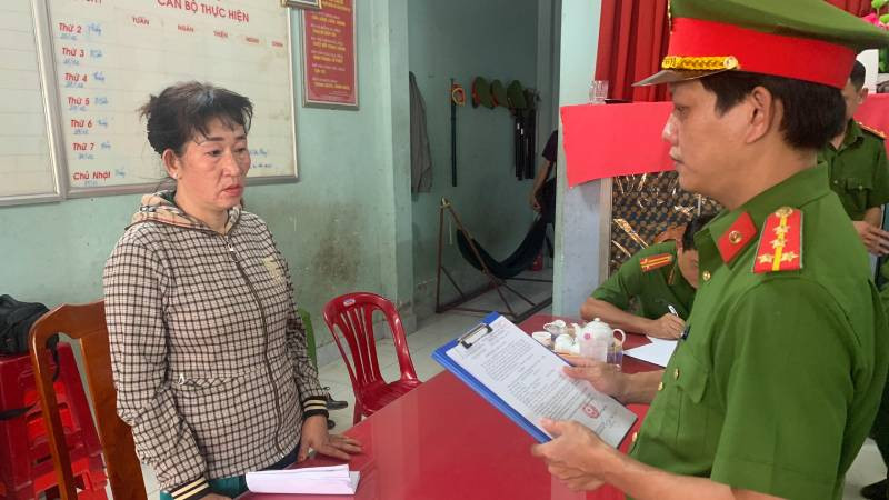 Đối tượng Bùi Ngọc Lài bị khởi tố, bắt tạm để điều tra hành vi làm giả giấy tờ để lừa đảo, chiếm đoạt tài sản.