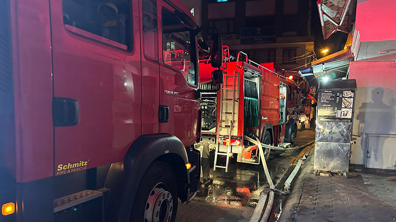 Xe cứu hỏa tới hiện trường vụ cháy chung cư mini tại phố Khương Hạ. (Ảnh: nhandan.vn)
