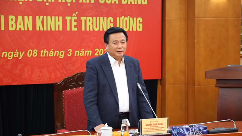 Đồng chí Nguyễn Xuân Thắng phát biểu chỉ đạo tại buổi làm việc. Ảnh: kinhtetrunguong.vn