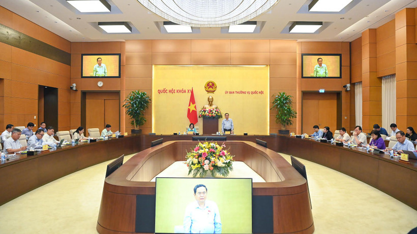 Quang cảnh buổi làm việc tại Nhà Quốc hội.