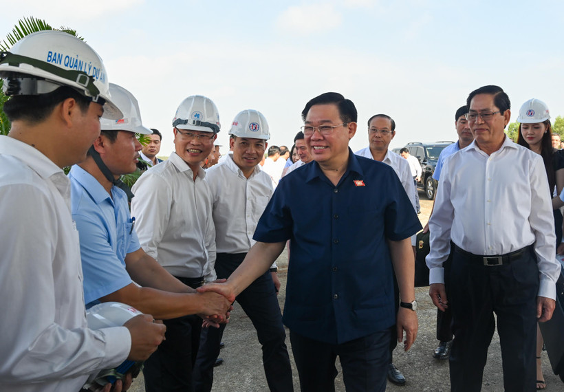 Chủ tịch Quốc hội Vương Đình Huệ thăm, kiểm tra tại Dự án đầu tư xây dựng đường bộ cao tốc Biên Hòa-Vũng Tàu.