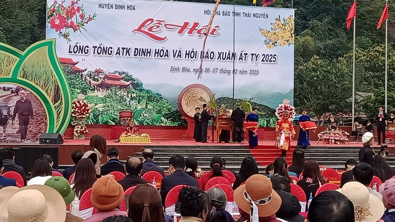 Lễ hội Lồng Tồng ATK Định Hóa mang đậm bản sắc dân tộc.