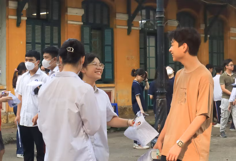 Thí sinh tham dự kỳ thi tuyển sinh vào lớp 10 tại điểm thi Trường THPT Chu Văn An (Ảnh: Trường THPT Chu Văn An)